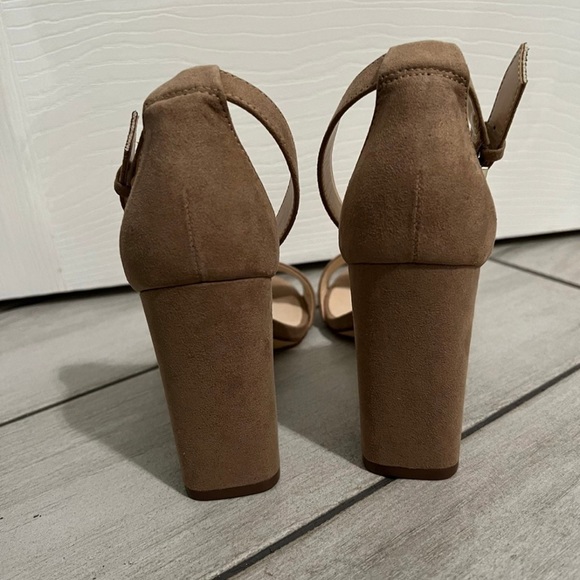 Nine West Abrah Faux Suede Tan Heel
Open Toe Ankle Strap Sandals Sz 7.5 NWOT - Picture 4 of 11